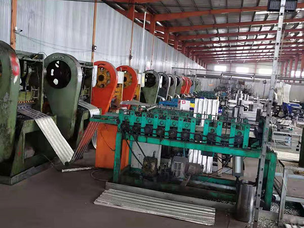 <a href=http://www.waterkings.com.cn/ target='_blank'>收口網</a>車間.jpg